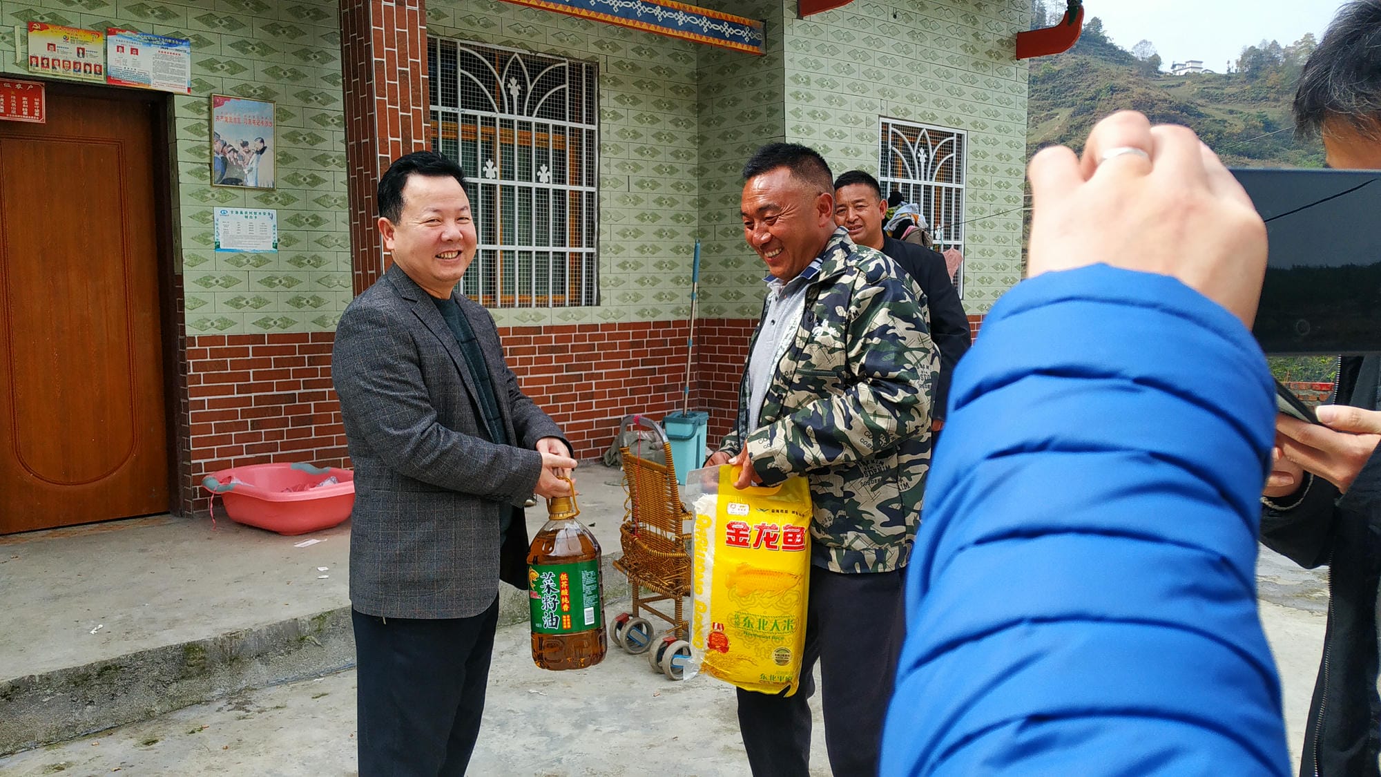 技工校党委书记黎明一行到甘洛县斯觉镇 尔库村开展扶贫事情调研_社会责任_外围正规开云登录_尊时凯龙有限责任公司