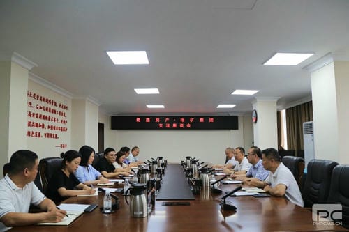 地矿集团与蜀鑫房产交流座谈_下层动态_外围正规开云登录_尊时凯龙有限责任公司